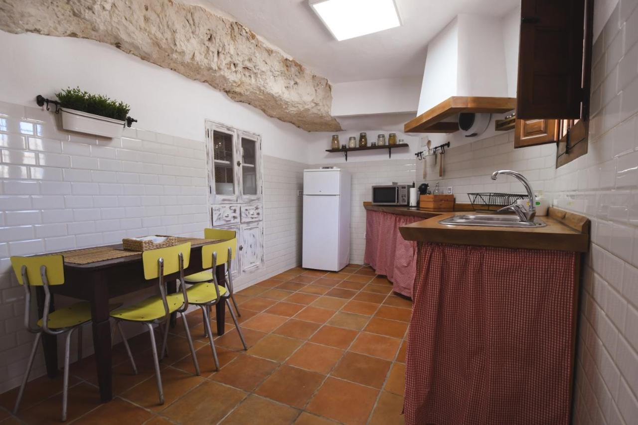 Villa Cueva De La Abuela Maria à Alcala del Jucar Extérieur photo