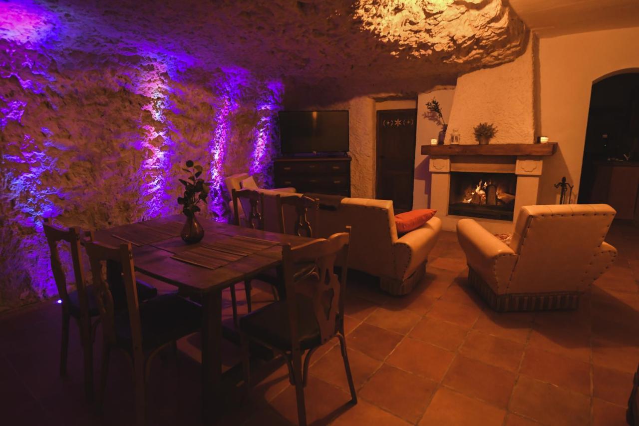 Villa Cueva De La Abuela Maria à Alcala del Jucar Extérieur photo