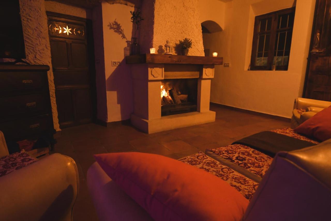 Villa Cueva De La Abuela Maria à Alcala del Jucar Extérieur photo